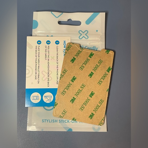 Cardly | Stylish Stick-on Wallet - Picture 2 of 4